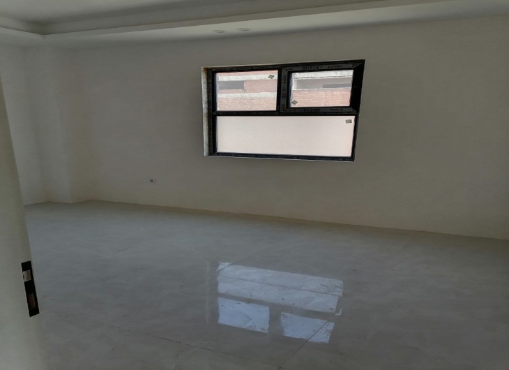 آپارتمان هفده شهریور شرقی۱۲۰ متر