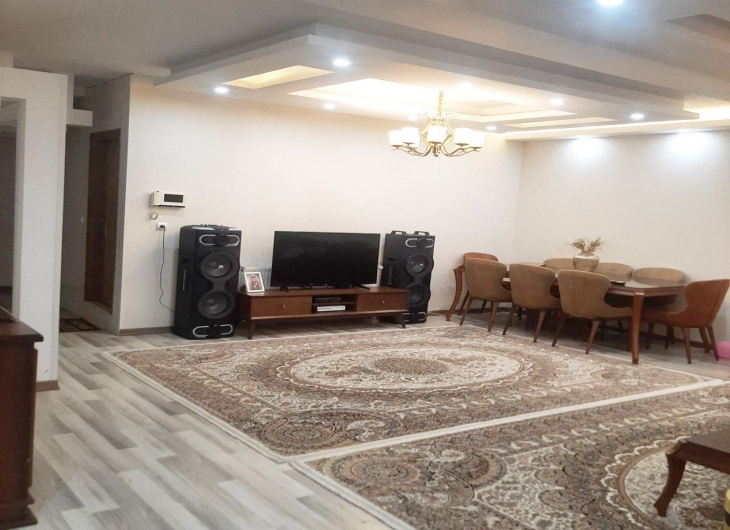 آپارتمان نامجو ۱۴۰ متر