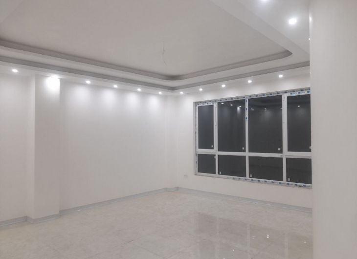 آپارتمان هفده شهریور  شرقی ۱۲۵متر 