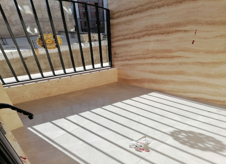 اپارتمان هفده شهریورشرقی۱۲۰ متر