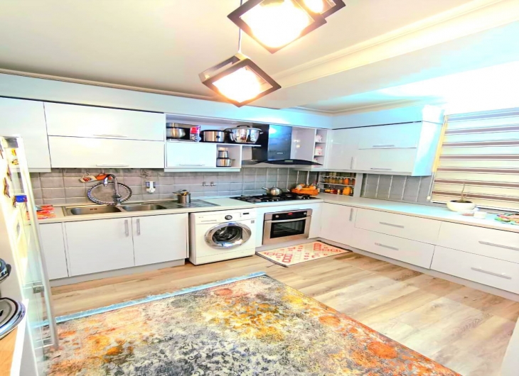 اپارتمان هفده شهریور شرقی۱۴۵ متر