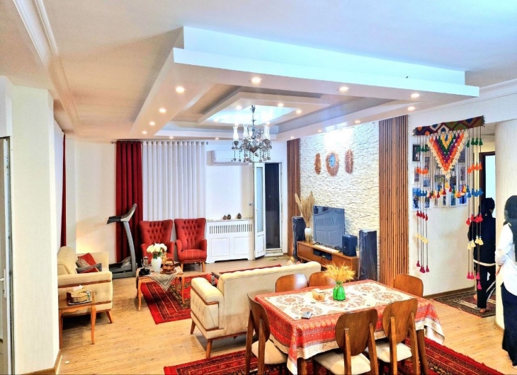 اپارتمان هفده شهریور شرقی۱۴۵ متر