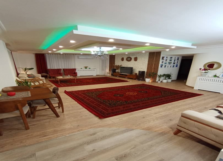 اپارتمان هفده شهریور۱۴۵ متر