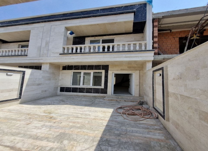 ویلایی بخاراییان ۱۰۰ متر